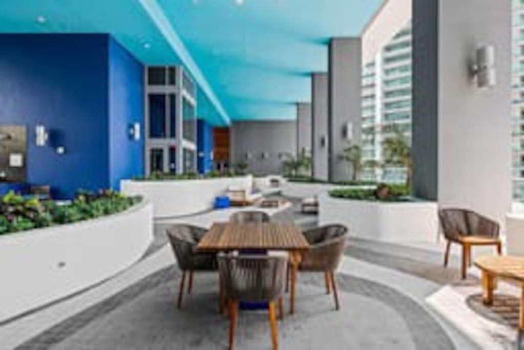 Appartamento Casa Brickell - Chic 1 Bd In Brickell Miami Esterno foto